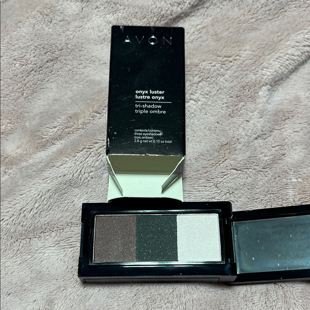 Avon Onyx Luster Triple Ombre Eyeshadow